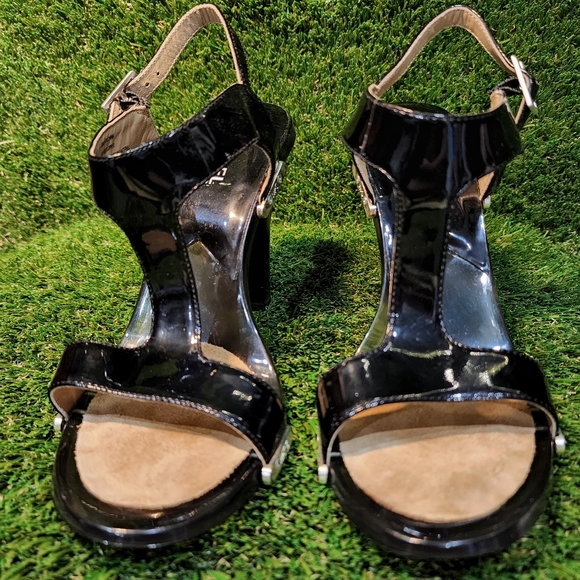 MICHAEL | Michael Kors T Strap Blk Patent Heels - Picture 5 of 7